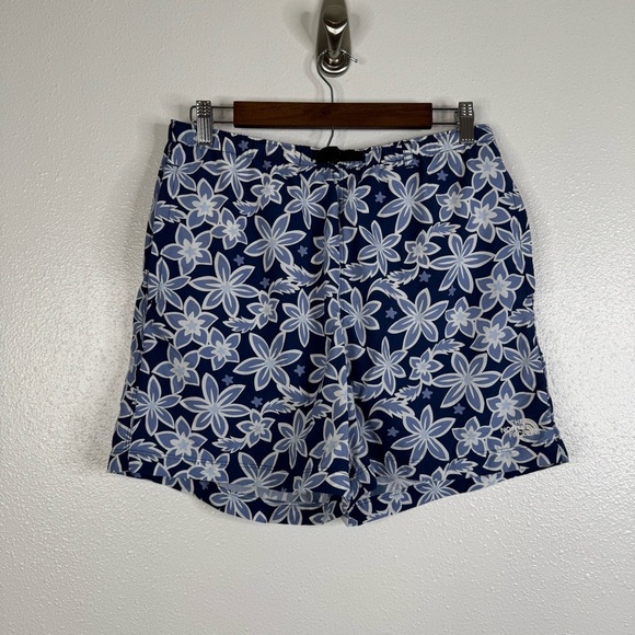 The North Face Blue Floral Shorts Size Medium - Picture 1 of 6